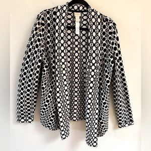 Chico’s black & white geometric knit shrug size 1 medium